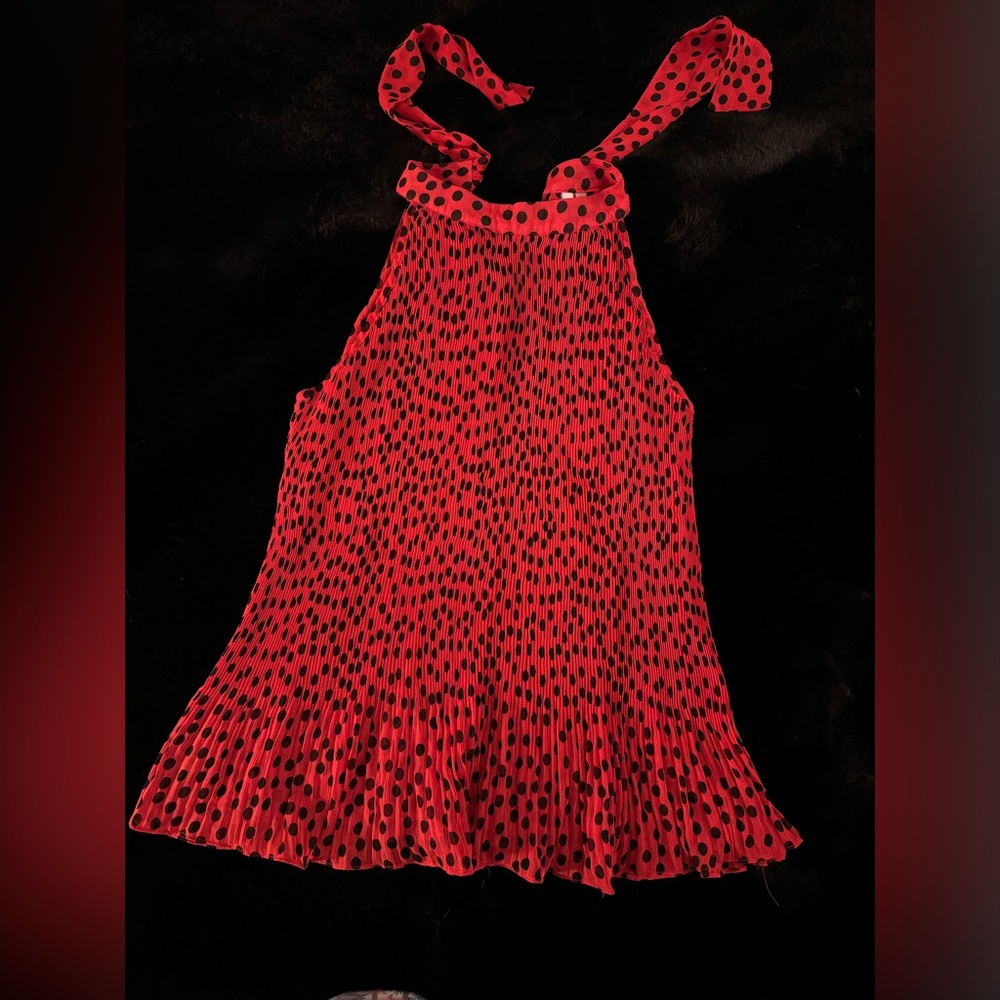 Red polka dot summer top. Tie neck XL